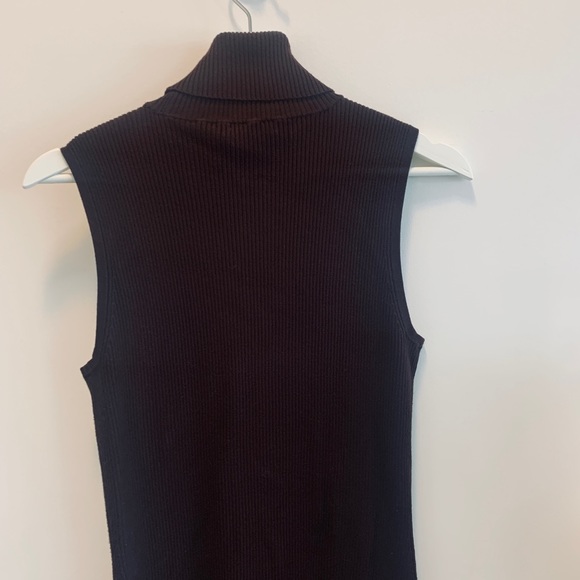 Sleeveless turtleneck ribbed dress - Picture 3 of 7